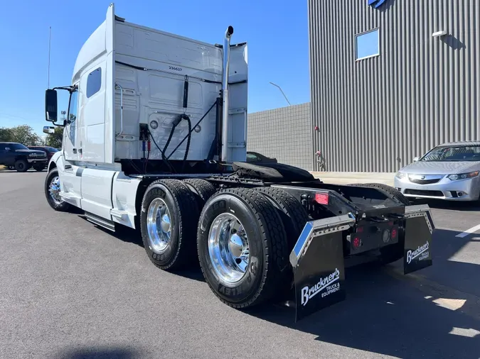 2020 VOLVO VNL64T740