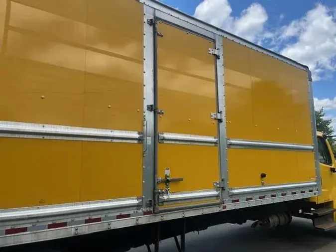 2019 Freightliner Business Class M2 106
