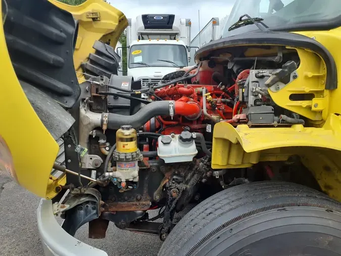 2016 FREIGHTLINER M2 106