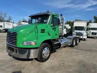 2017 MACK CXU613