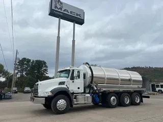 2023 MACK GR64B