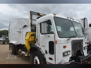 2009 PETERBILT 320
