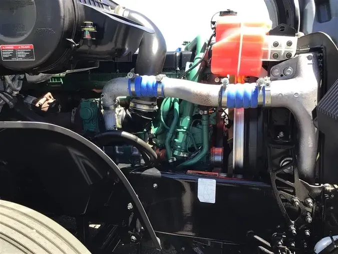 2022 VOLVO VNL64T760497831dce1841ee27d9a311226407bab