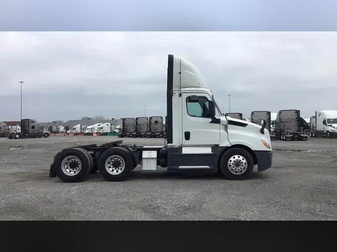 2019 Freightliner Cascadia 126