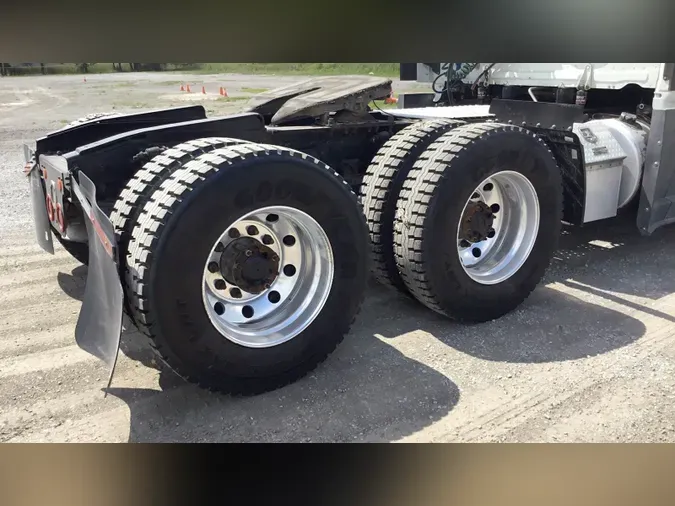 2020 Freightliner Cascadia 126