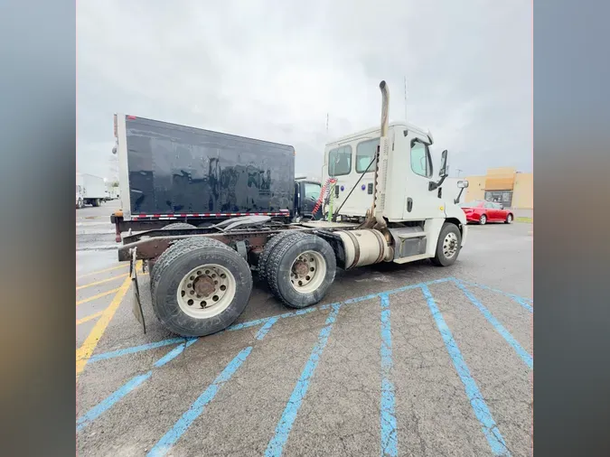 2016 FREIGHTLINER/MERCEDES CASCADIA 125