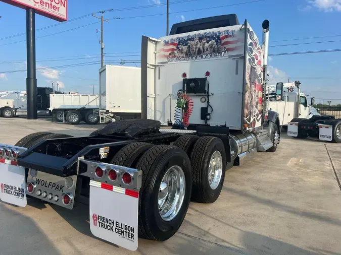 2023 Kenworth W990