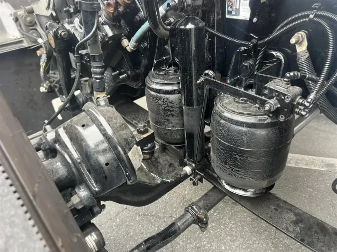 2023 Peterbilt 389