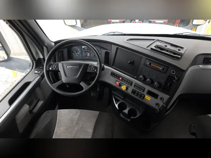 2021 Freightliner Cascadia 126
