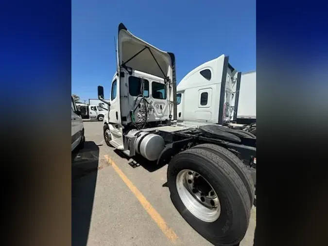 2019 FREIGHTLINER/MERCEDES NEW CASCADIA 116