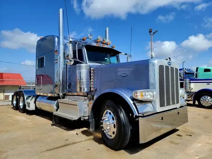 2023 Peterbilt 389