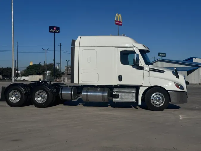 2021 FREIGHTLINER CASCADIA 126