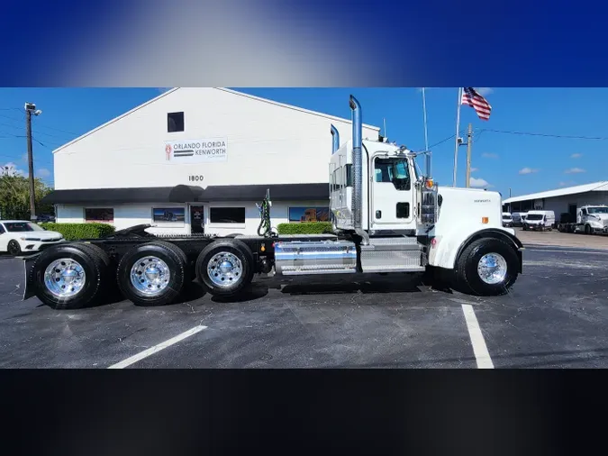 2025 Kenworth W900B