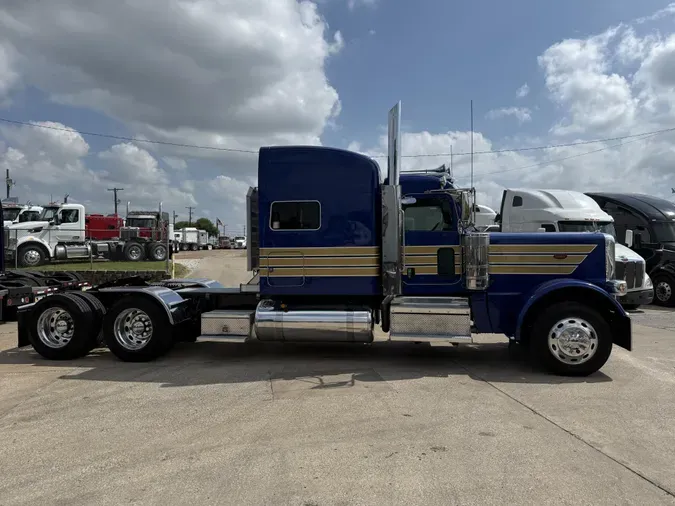 2022 Peterbilt 389