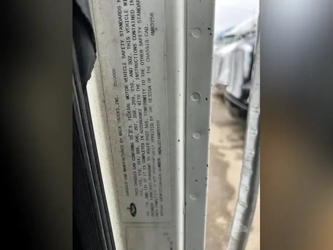 2005 MACK GRANITE CT713