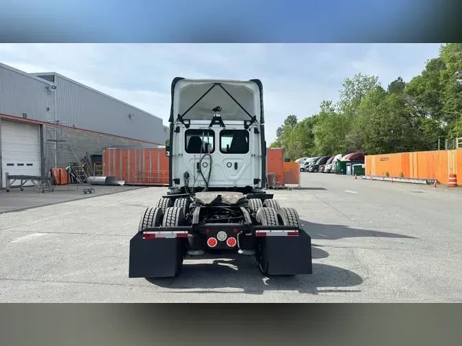 2020 Freightliner Cascadia 126499317f0d369275dbeb61660807f03b5