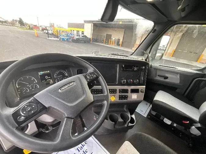 2019 Freightliner T12664ST