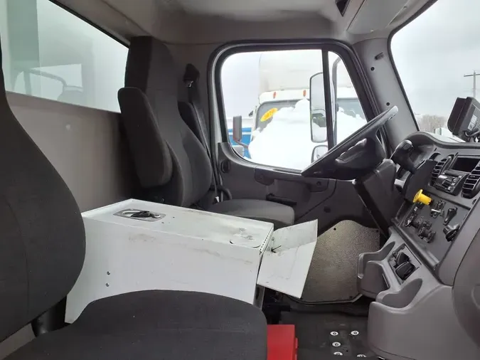 2018 FREIGHTLINER/MERCEDES M2 106