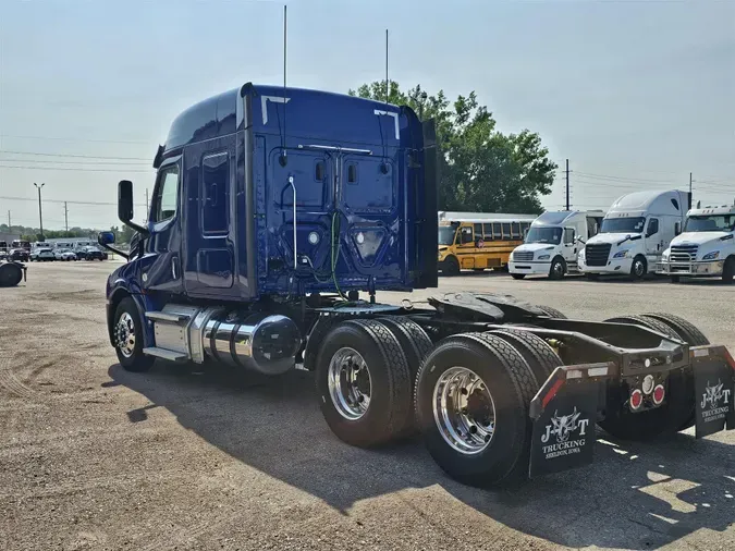 2022 Freightliner New Cascadia