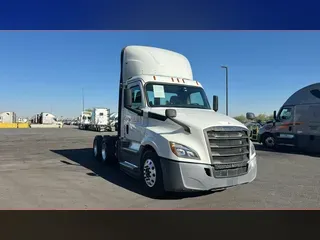 2019 Freightliner Cascadia 126
