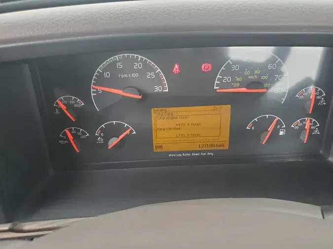 2016 VOLVO VNL64T300