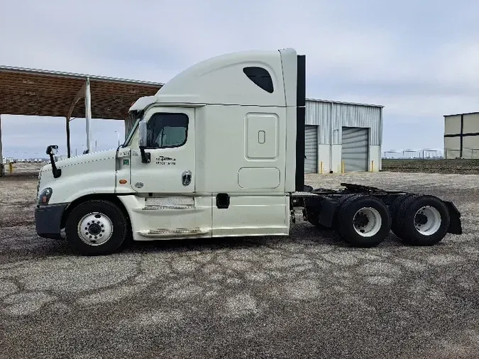 2018 Freightliner X12564ST