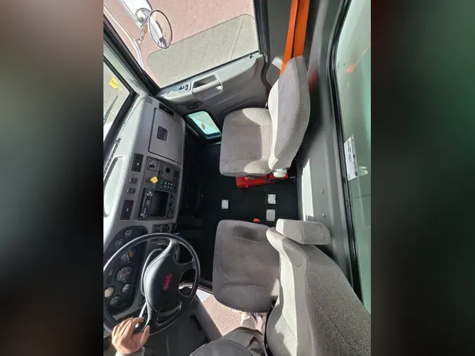 2020 Peterbilt 33749b8b9bd39a203509db78c308983c087