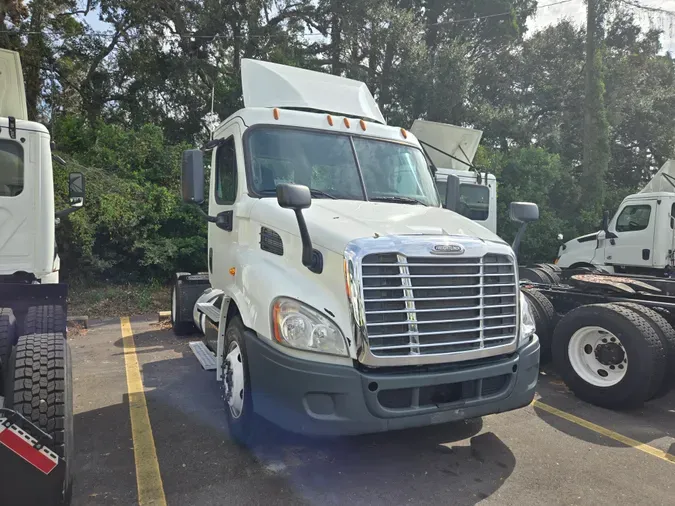 2015 FREIGHTLINER/MERCEDES CASCADIA 113