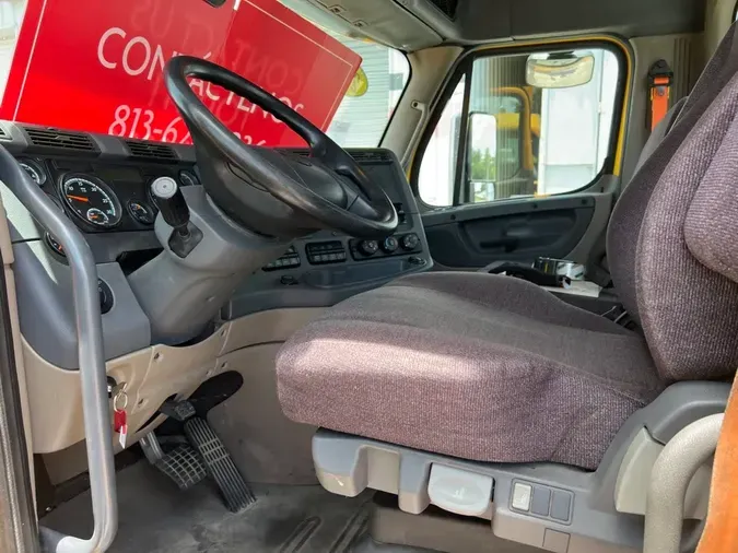 2019 FREIGHTLINER CASCADIA 113