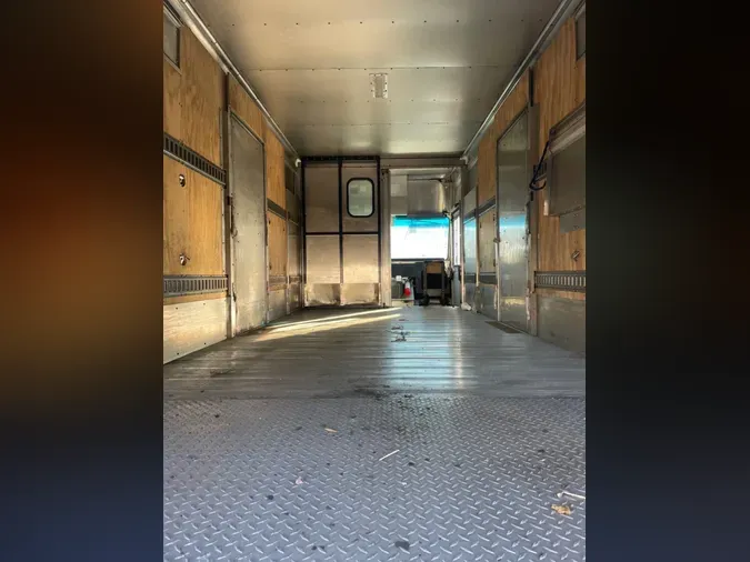 2017 FRTLR CUSTOM CHASSIS CORP MT5549c1dc262b6d4b9eccd550414d8a703e