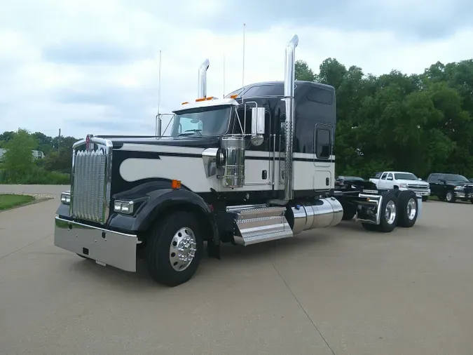 2026 Kenworth W900L