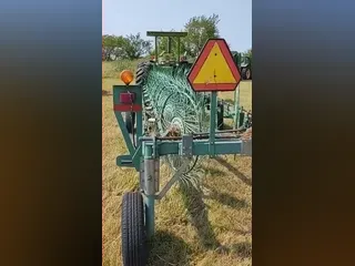 1999 John Deere 704