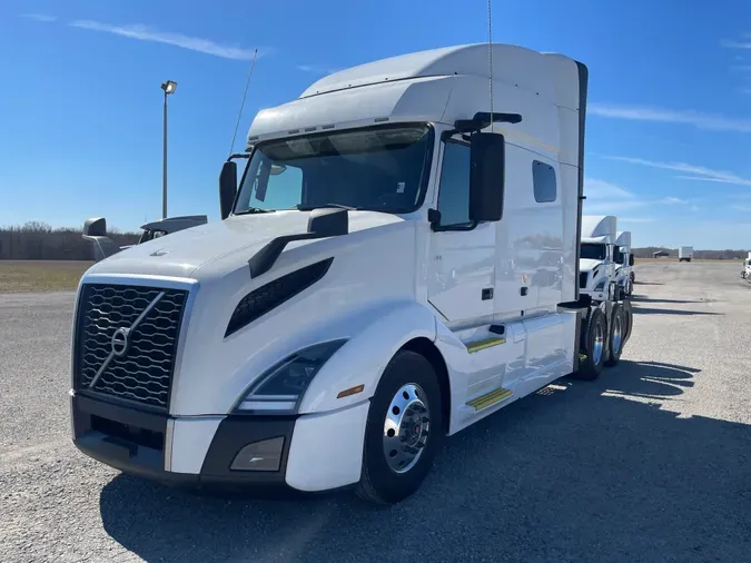 2021 VOLVO VNL64T740