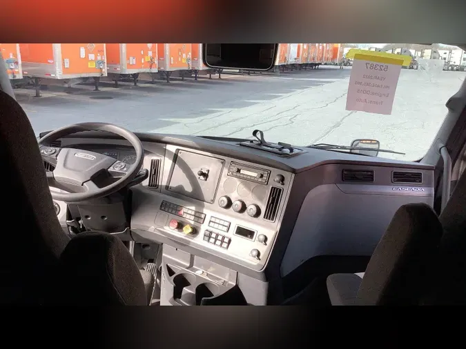 2022 Freightliner Cascadia 126