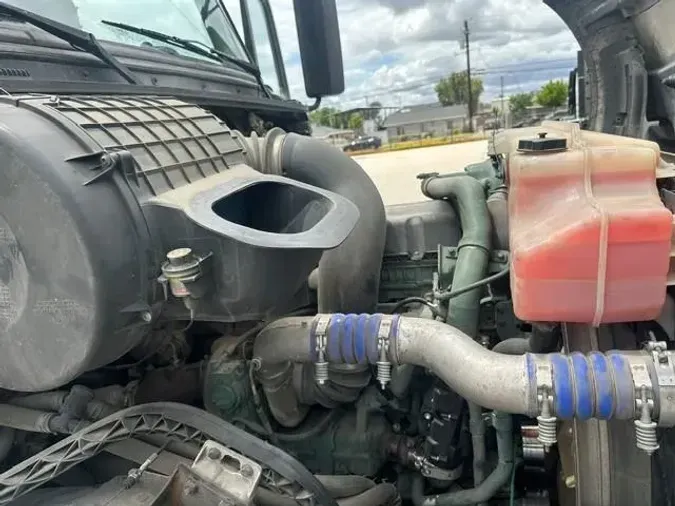 2015 Volvo VNL780