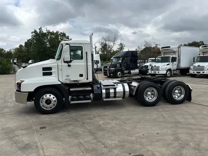 2022 MACK AN64T