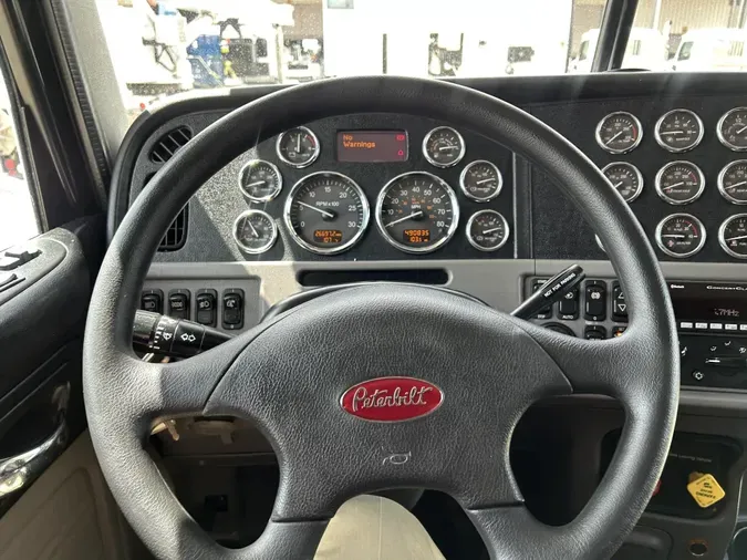 2022 Peterbilt 389