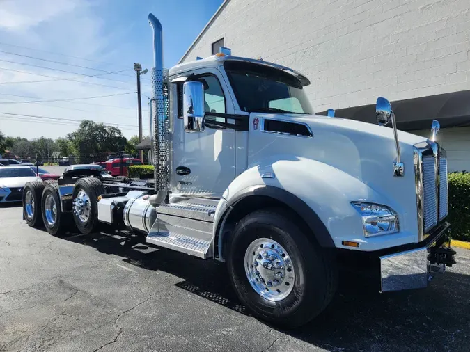 2026 Kenworth T880