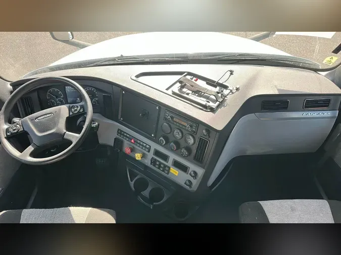 2021 Freightliner Cascadia 126
