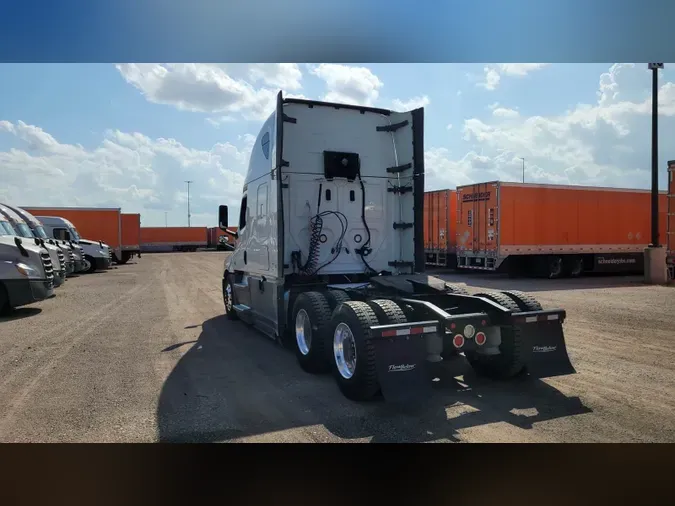 2020 Freightliner Cascadia 126
