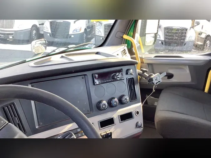 2020 Freightliner Cascadia 126