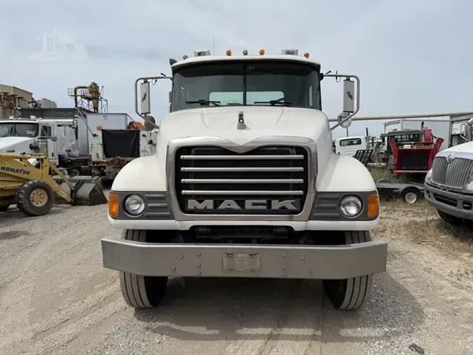 2005 MACK GRANITE CV713
