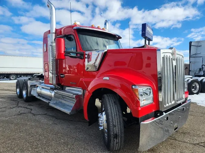 2022 KENWORTH W990