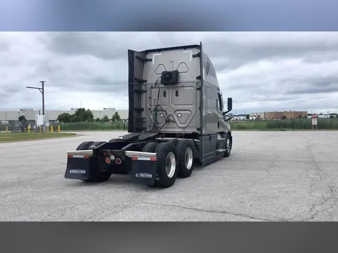 2022 Freightliner Cascadia 126