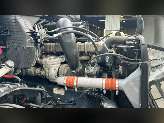 2021 Freightliner Cascadia 126