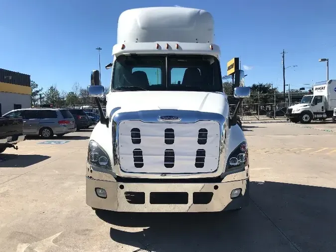 2017 Freightliner X12564ST