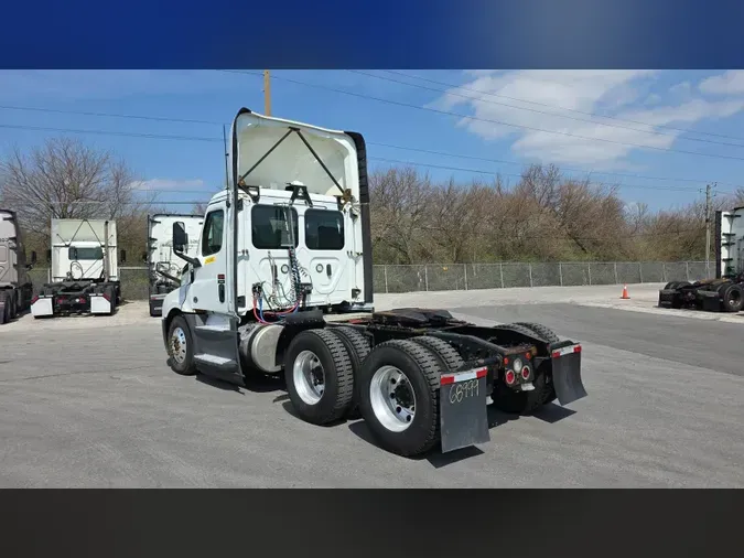 2019 Freightliner Cascadia 126