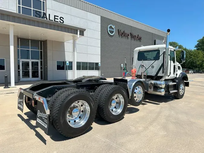 2020 MACK GR64BT