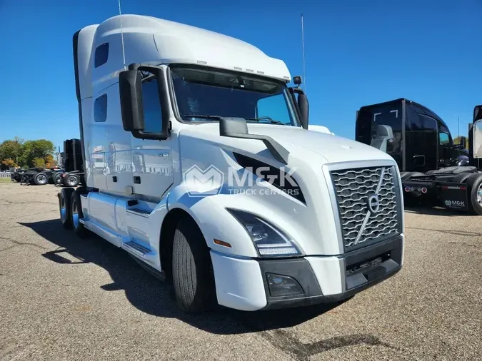 2021 VOLVO VNL64T760