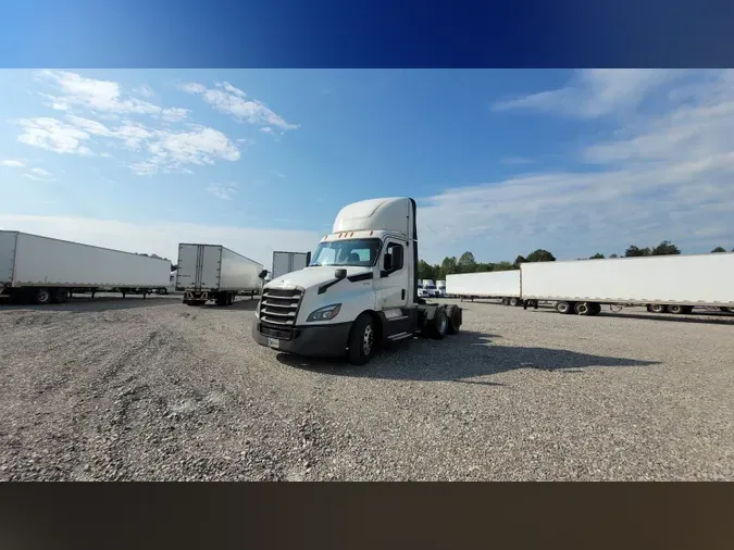 2019 Freightliner Cascadia 126